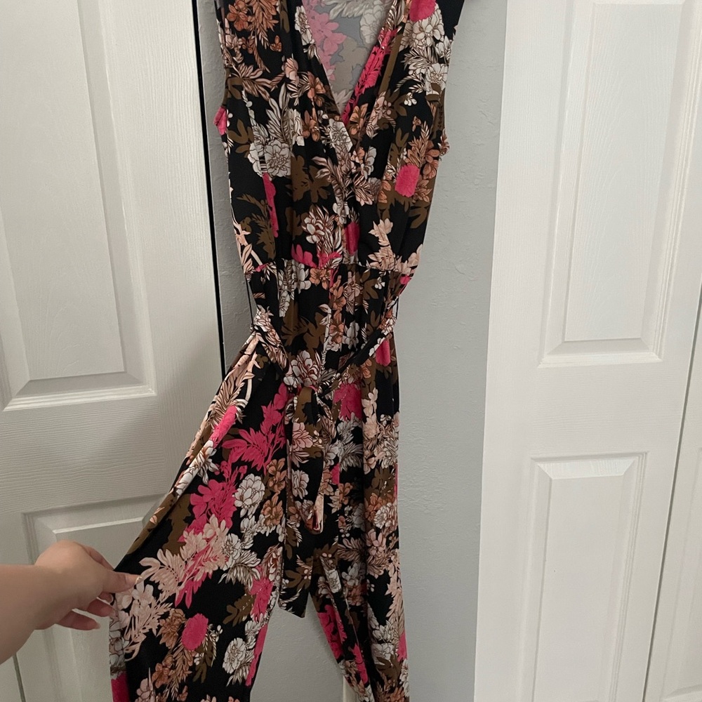 Chic Floral Jumpsuit in Black and Pink